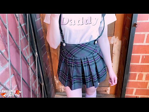 ❤️ Schoolgirl sûget har lul djip en neukt ynstee fan klassen. ️ Porno by wy