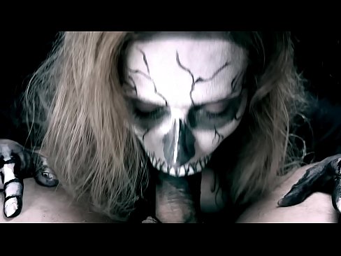 ❤️ Demon famke sûgje hoanne mei har swarte mûle en slikken cum. ️ Porno by wy