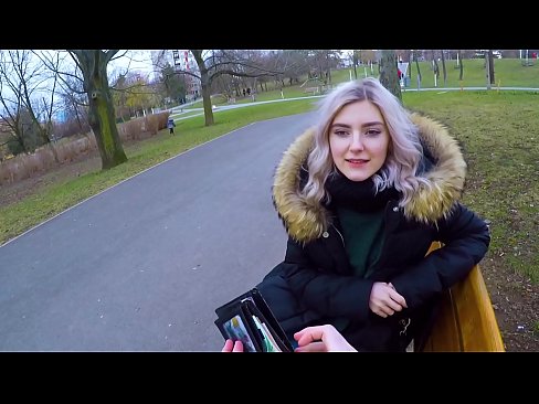 ❤️ Swallows in frjemdling syn hot cum foar jild - blowjob yn it park troch Eva Elfie ️ Porno by wy
